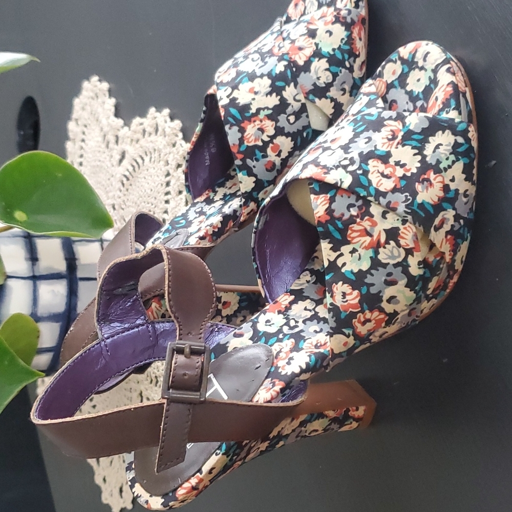 Slingback Floral heels size 6.5